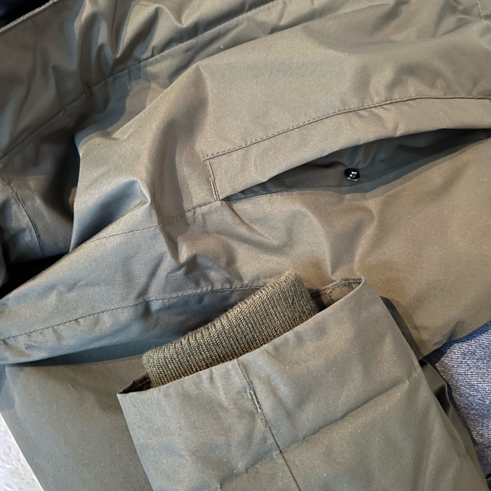 Helly Hansen Women’s Senja Insulated Winter Parka - Size Large - Picture 6 of 15